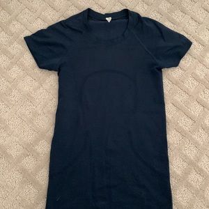 Lululemon Swiftly Tech Short Sleeve, Navy Blue, Size 2, Excellent